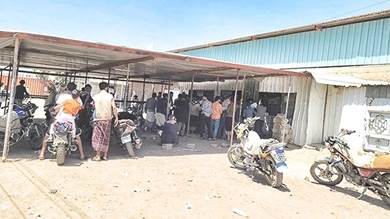 اتهامات للحوثيين بنهب سلال غذاء مخصصة للفقراء في صنعاء